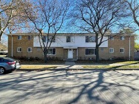 20812 Littlestone Rd, Unit 2 in Harper Woods, MI - Building Photo