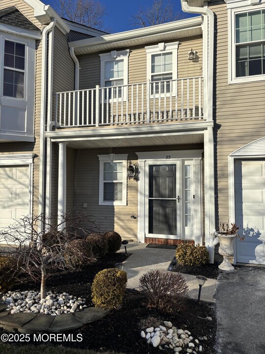 22 Picket Pl in Freehold, NJ - Building Photo