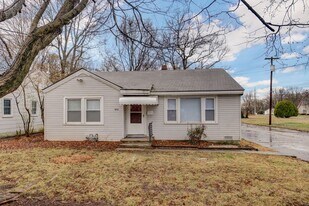 1413 S Roanoke Ave in Springfield, MO - Building Photo