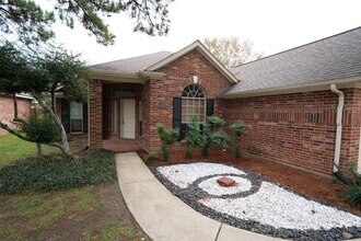 15503 Clear Valley Dr in Houston, TX - Building Photo - Building Photo