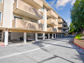 Village Green Apartments in Santa Clara, CA - Building Photo - Building Photo