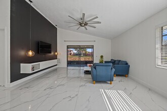 5310 Kim Ct in West Palm Beach, FL - Building Photo - Building Photo