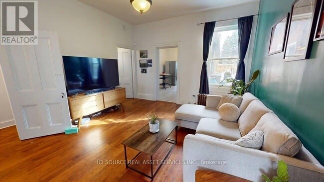 132 Ferguson Ave N in Hamilton, ON - Building Photo - Building Photo