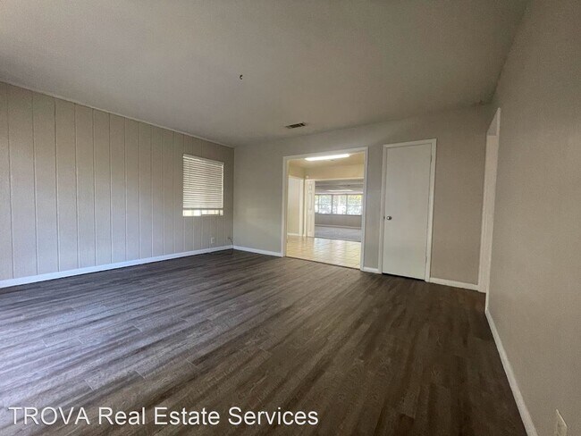 1304 E 30th St photo'