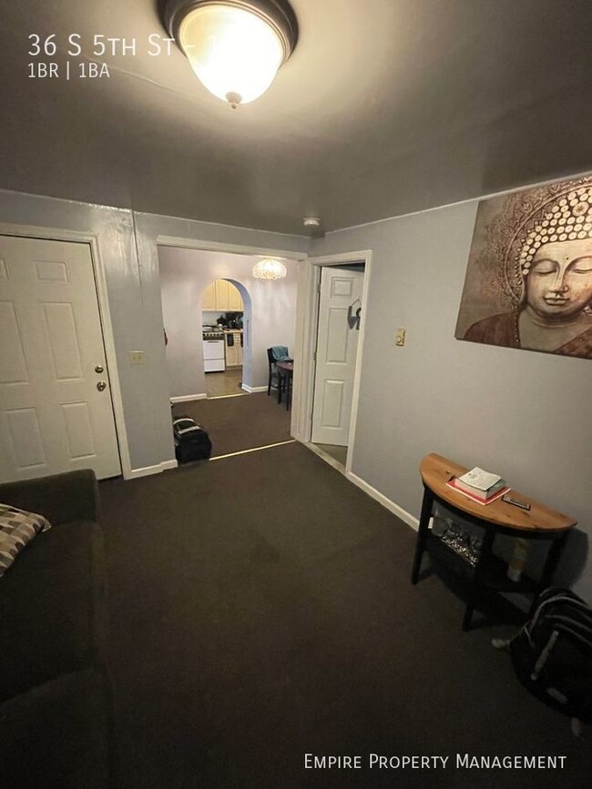 36 S 5th St, Unit 10 in Allentown, PA - Building Photo - Building Photo