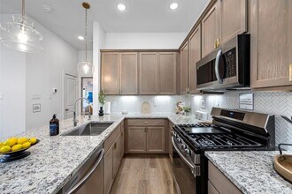 1570 W Tidwell Rd in Houston, TX - Building Photo - Building Photo