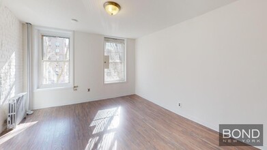 43 E 1st St in New York, NY - Building Photo - Building Photo