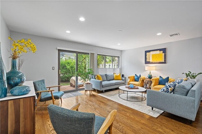 17 Top of the Ridge in Mamaroneck, NY - Building Photo - Building Photo