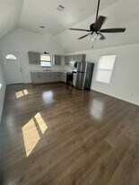 1549 Co Rd 237 in Ganado, TX - Building Photo