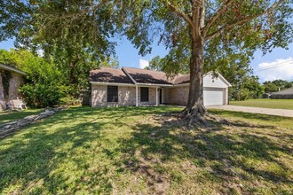 13831 Kensington Pl in Houston, TX - Foto de edificio - Building Photo