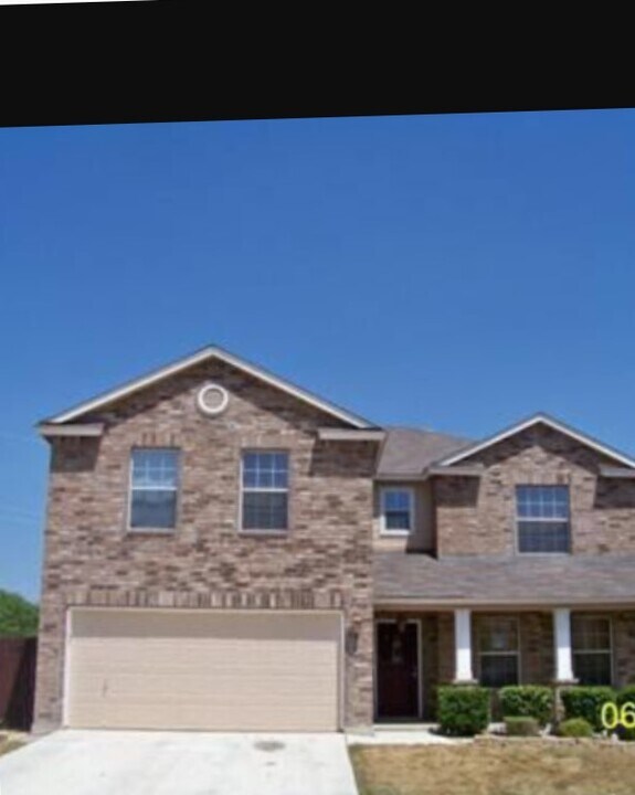 5606 Dhaka View in San Antonio, TX - Building Photo