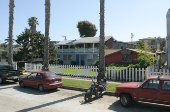 5037-5045 Narragansett Ave in San Diego, CA - Foto de edificio - Building Photo