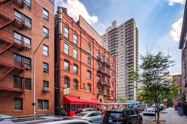 720 Amsterdam Avenue in New York, NY - Building Photo - Building Photo