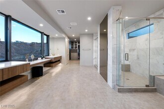 810 Dragons Eye Dr in Henderson, NV - Foto de edificio - Building Photo