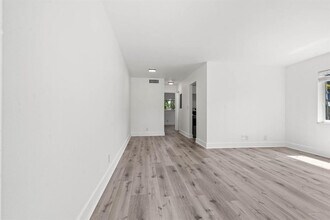 45 NE 24th St in Wilton Manors, FL - Building Photo - Building Photo