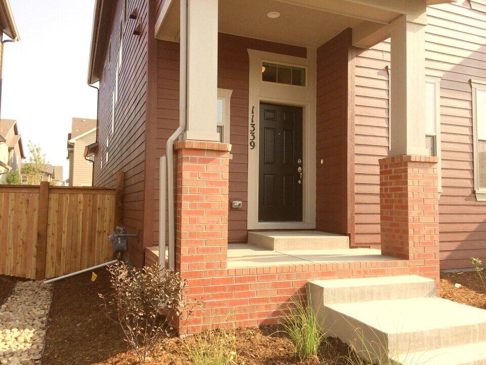 11339 E 25th Dr in Aurora, CO - Foto de edificio