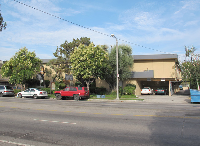 7725 Laurel Canyon Blvd in North Hollywood, CA - Building Photo - Building Photo