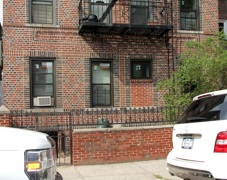 476 E 95th St in Brooklyn, NY - Foto de edificio