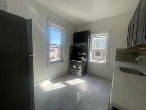 18 Warner Ave in Jersey City, NJ - Building Photo - Building Photo