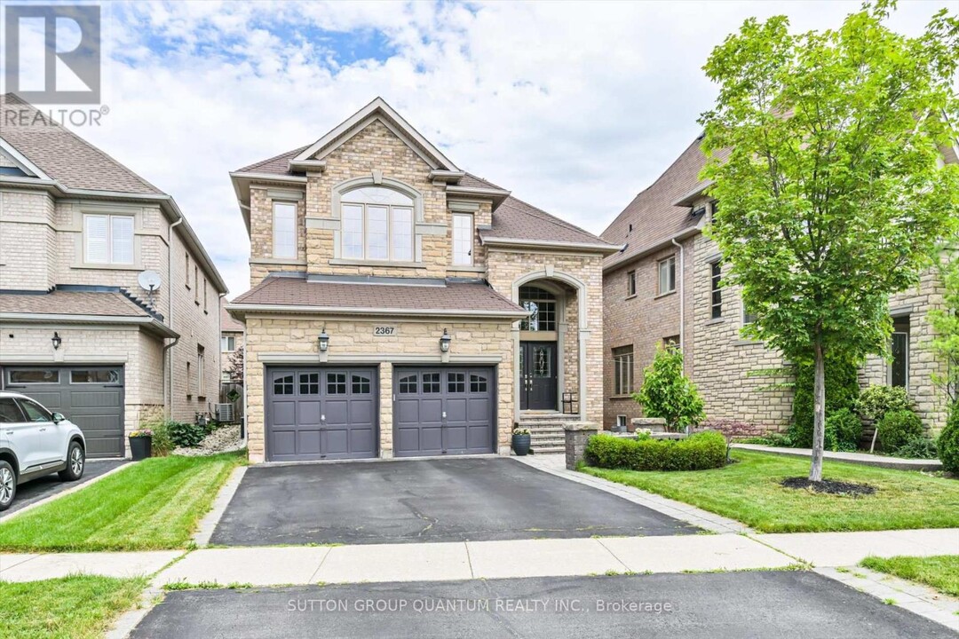 2367 North Ridge Trail in Oakville, ON - Building Photo
