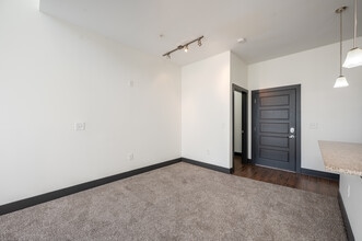 Mezz 42 in Carmel, IN - Foto de edificio - Interior Photo