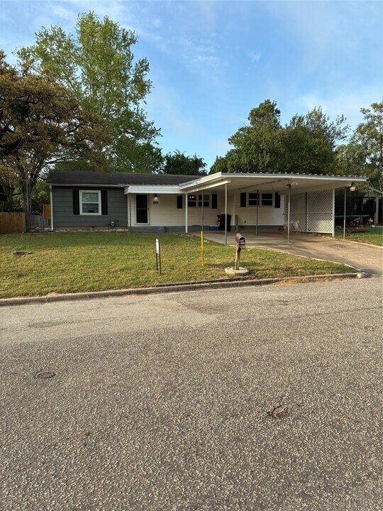 810 Pecan St in Teague, TX - Building Photo