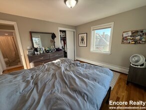 38 Evergreen St, Unit 4 in Boston, MA - Building Photo - Building Photo
