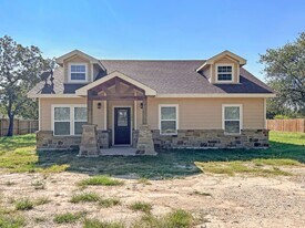 144 CR 6813 in Natalia, TX - Building Photo