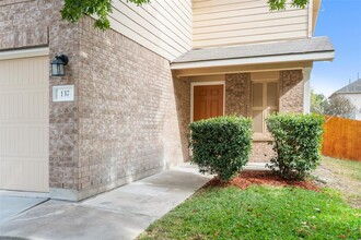 137 Pebble Creek Ln in Buda, TX - Building Photo - Building Photo