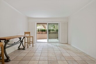 310 Por La Mar Cir in Santa Barbara, CA - Building Photo - Building Photo