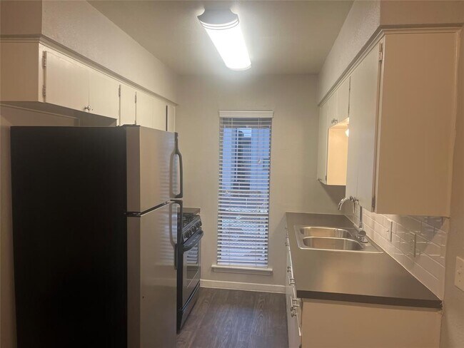property at 5607 Sunshine Dr