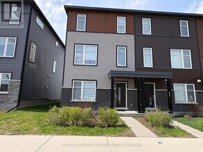 1085 Speedvale Ct in Ottawa, ON - Building Photo - Building Photo