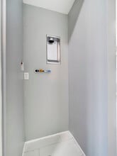 20 W 49th St, Unit 2 in Bayonne, NJ - Foto de edificio - Building Photo