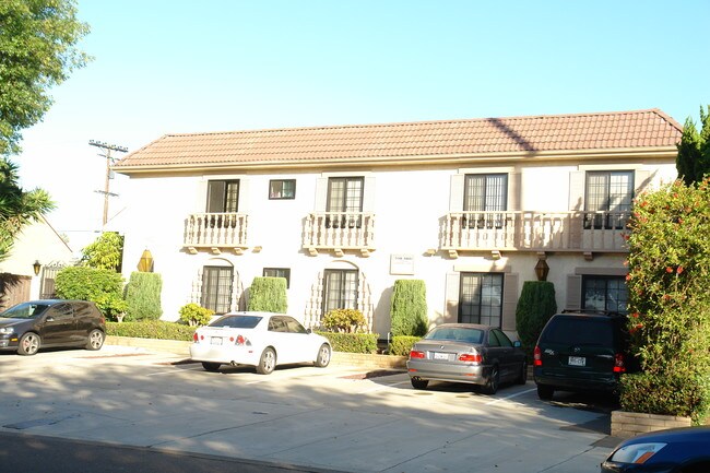 1450 Chalcedony St in Pacific Beach, CA - Foto de edificio - Building Photo