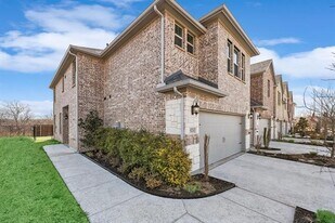 521 Hutchinson Ln in Lewisville, TX - Building Photo