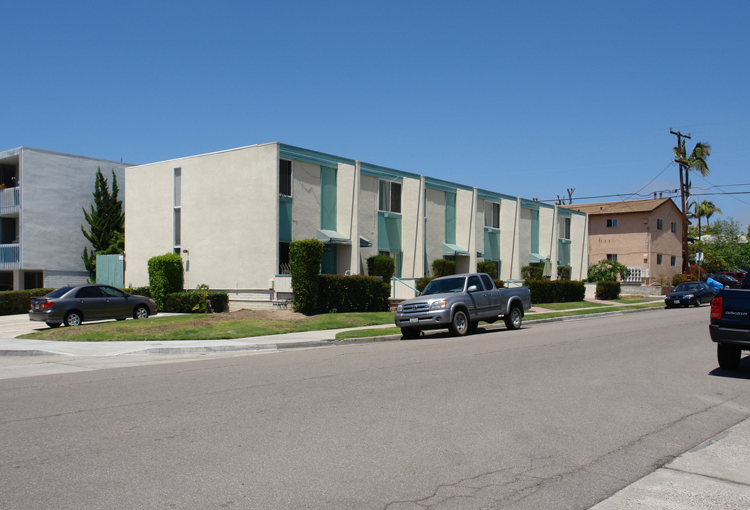 5152-5162 Dawes St in San Diego, CA - Building Photo