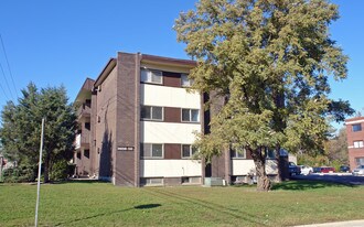 8656-8658 S 84th Ct Apartamentos