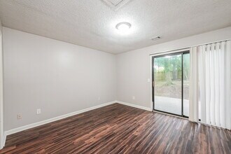 5009 Hawthorne Ct in Smyrna, GA - Building Photo - Building Photo