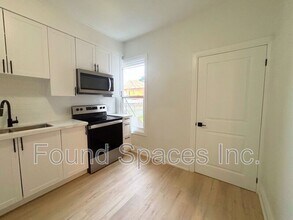 597 Wilson St in Hamilton, ON - Building Photo - Building Photo
