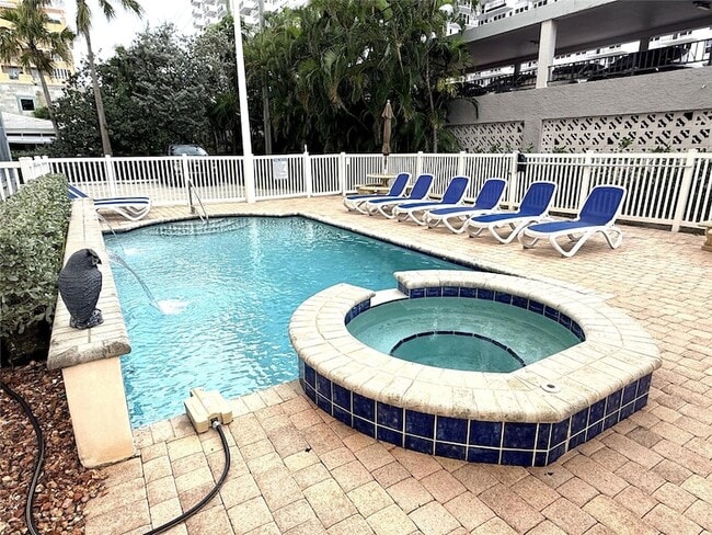 3210 NE 5th St, Unit 701 in Pompano Beach, FL - Building Photo - Building Photo