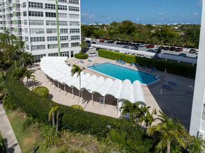 Bayview Towers in North Miami, FL - Building Photo - Building Photo