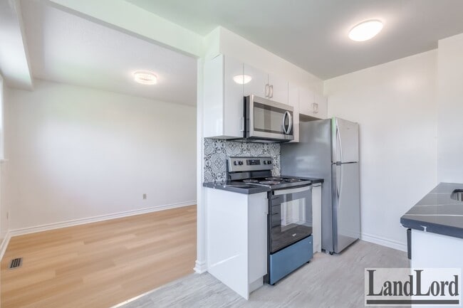 2830 Midland Ave in Toronto, ON - Building Photo - Building Photo