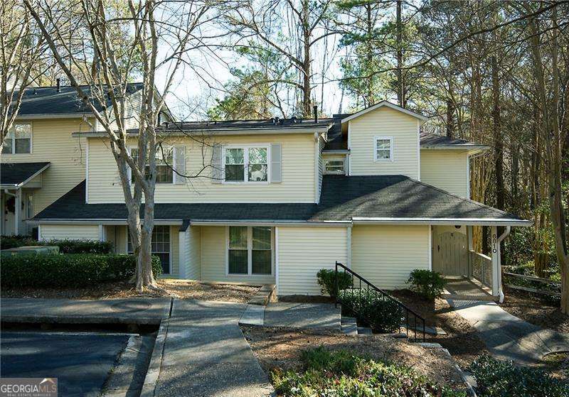 6800 Glenridge Dr in Sandy Springs, GA - Building Photo