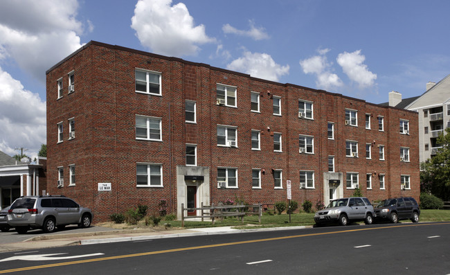 Lemar Apartments in Arlington, VA - Building Photo - Building Photo