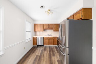 2007 Williamsburg Square in Johnson City, TN - Building Photo - Building Photo