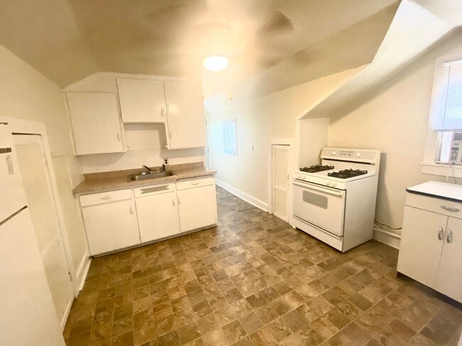 2412 S 17th St in Lincoln, NE - Building Photo - Building Photo