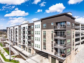 Broadstone Berry Hill in Nashville, TN - Building Photo