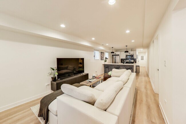 2619 N Kimball Ave, Unit G in Chicago, IL - Foto de edificio - Building Photo