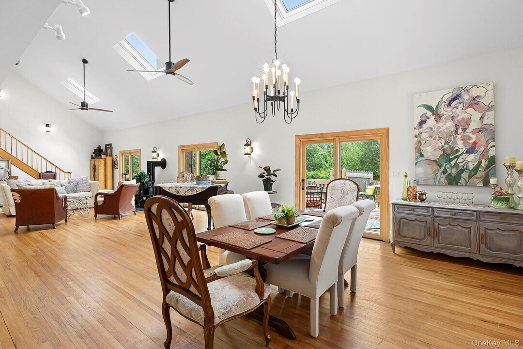 624 Noyack Rd in Southampton, NY - Building Photo