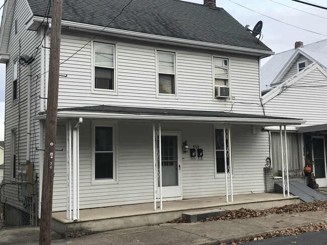 330 Ringgold St, Unit #2 in Waynesboro, PA - Building Photo - Building Photo